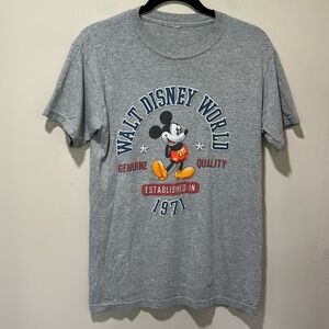 Women’s Size Small Short Sleeve Tee